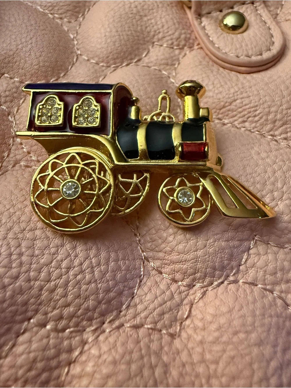 Avon Goldtone Festive Brooch - Vintage Collection